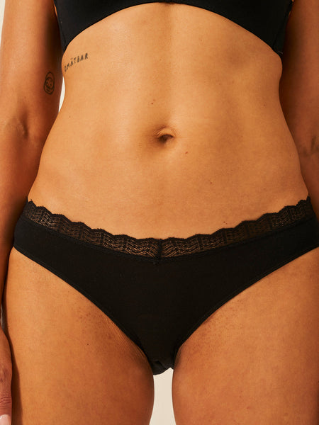 ZigZagLaceOriginalBlack_033_60d73f78-7932-4844-b802-ca5b7d43b338_600x600.jpg